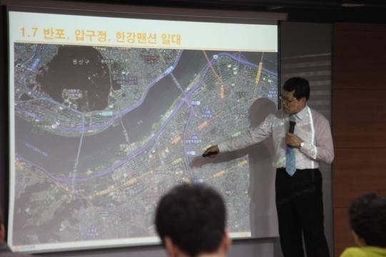 박합수 KB국민은행 부동산수석전문위원이 조선비즈 부동산 아카데미에서 부동산 투자 전략을 강의하고 있다. /이진혁 기자