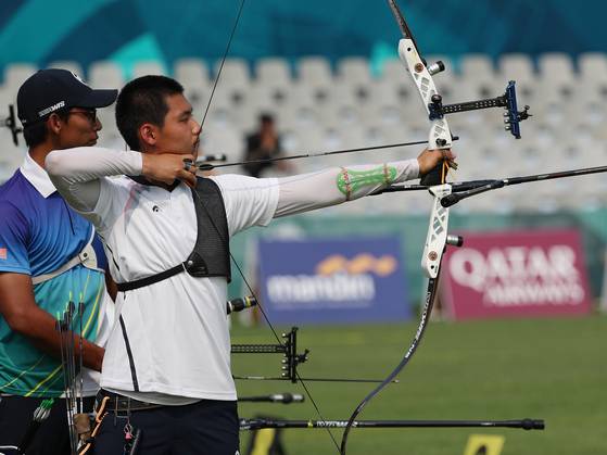 21일 양궁 리커브 남자 예선에 출전한 이우석. [연합뉴스]
