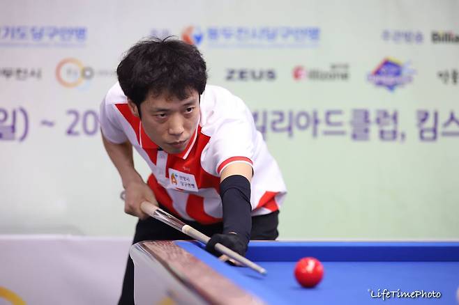 박인수(안양연맹‧국내 58위)가 경기도내 강호들을 물리치고 ‘동두천연맹회장배 제29회 경기도 3쿠션 토너먼트 챌린저’ 첫 우승을 차지했다.(사진=경기도당구연맹함상준행정총괄국장)