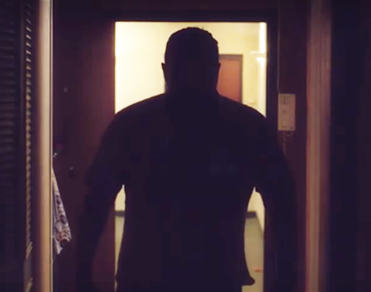 사진=프랑스 영화 ‘아직 끝나지 않았다’(2017·감독 자비에 르그랑) 중 한장면. 감독은 아버지의 폭력이 부인과 어린 자녀에게 얼마나 잔인하고 공포스러울 수 있는지를 서스펜스라는 장르를 빌어 묘사했다.