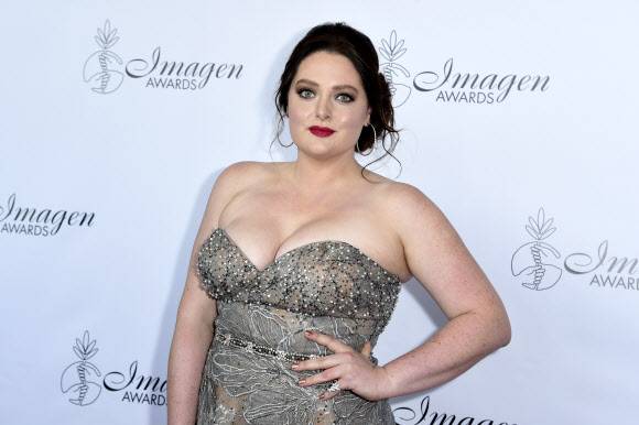 배우 로렌 애쉬가 25일(현지시간) 미국 캘리포니아주 로스앤젤레스의 JW 메리어트 로스앤젤레스 라이브에서 열린 ‘제33회 이마헨 어워즈(Imagen Awards)’에 참석했다.AP 연합뉴스