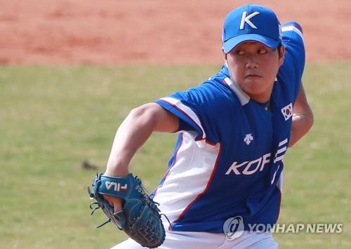 네 번째 투수로 등판한 함덕주 (자카르타=연합뉴스) 홍해인 기자 = 30일 오후 (현지시간) 인도네시아 자카르타 겔로라 붕 카르노(GBK) 야구장에서 열린 2018 자카르타-팔렘방 아시안게임 슈퍼라운드한국과 일본의 경기.8회말 한국 네 번째 투수로 올라온 함덕주가 역투하고 있다. 2018.8.30         hihong@yna.co.kr  (끝)