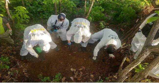 과학수사 요원들이 현장 감식을 하고 있는 모습. [서울지방경찰청 형사과 제공]