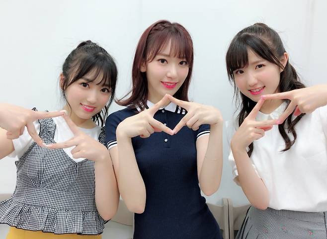 왼쪽부터 야부키 나코 미야와키 사쿠라 혼다 히토미