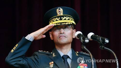 취임식서 경례하는 남영신 사령관 2018.8.4 [연합뉴스 자료사진]