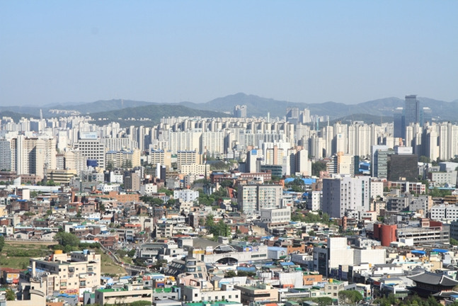 정비사업에까지 적용된 정부의 집단대출 규제가 조합원들에게 피해를 주고 있다. 사진은 경기도의 한 도시 전경.(자료사진) ⓒ게티이미지뱅크