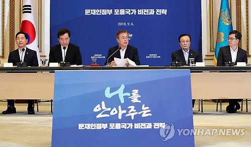 문 대통령, '2018 포용국가 전략회의' (서울=연합뉴스) 황광모 기자 = 문재인 대통령이 6일 오후 청와대 영빈관에서 열린 2018 포용국가 전략회의를 주재하고 있다.       hkmpooh@yna.co.kr  (끝)