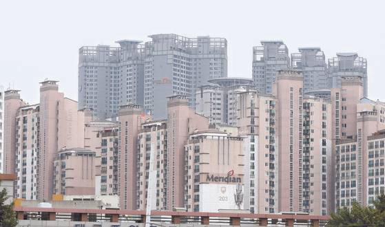 부동산 시장 과열 논란이 일고 있는 대구 수성구 범어동 아파트 단지. [연합뉴스]