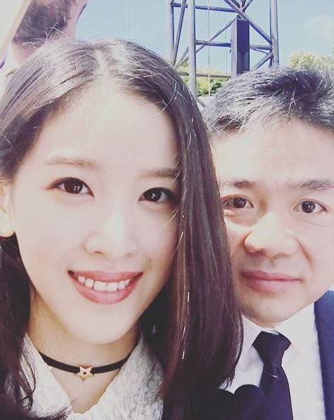 류창둥 회장과 부인 장쩌텐. [사진 SNS 캡처]