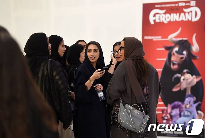 영화관에 모인 사우디 여성들의 모습 &lt;자료사진&gt; ? AFP=뉴스1