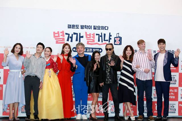 개그맨 박수홍, MC 박지윤, 가수 김태원-이현주, 탤런트 임성민-마이클엉거, 국악인 김나니-현대 무용가 정석순, 가수 배기성-이은비가 E채널 예능 ‘별거가 별거냐3’ 제작발표회에 참석해 포토타임을 갖고 있다.