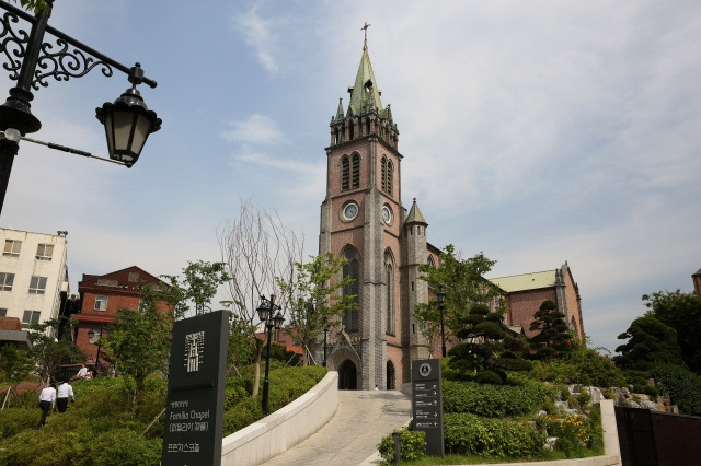 이완용이 습격당한 명동성당 일대 모습. <한겨레> 자료 사진.