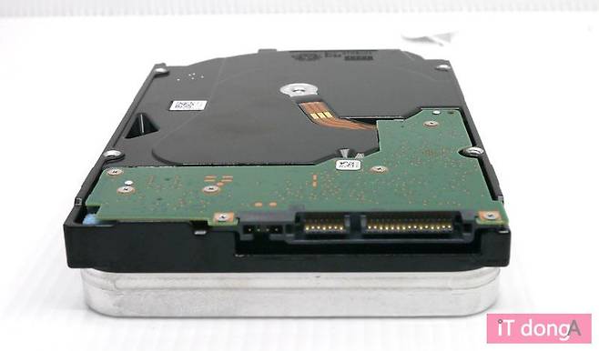 범용성이 높은 SATA 인터페이스를 갖췄다