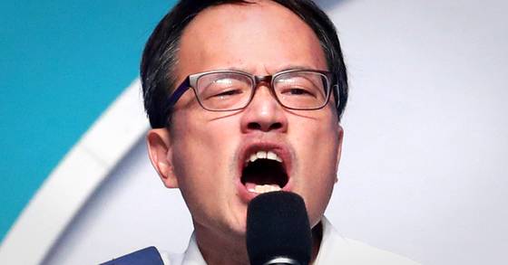 박주민 더불어민주당 최고위원이 지난달 25일 오후 서울 송파구 방이동 올림픽공원 체조경기장에서 열린 더불어민주당 당대표 및 최고위원 선출을 위한 제3차 정기 전국대의원대회에서 연설을 하고 있다. [뉴스1]