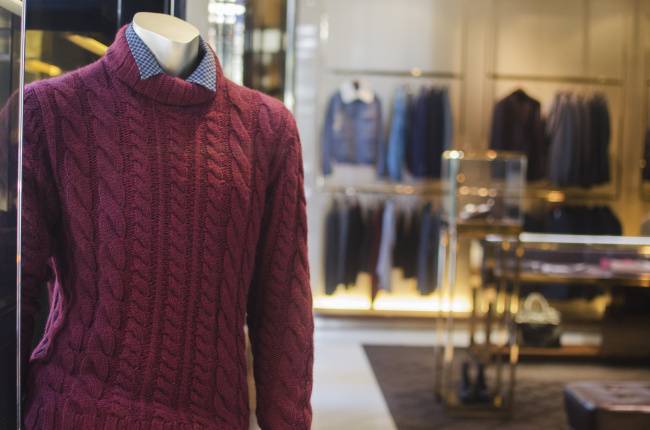 트렌드에 민감한 남성들이 ‘신명품족’으로 떠오르면서 시계나 수트 중심이었던 남성 명품 소비 패턴이 가방과 신발, 다양한 의류로 확대되고 있다. 사진은 남성 명품매장 이미지.