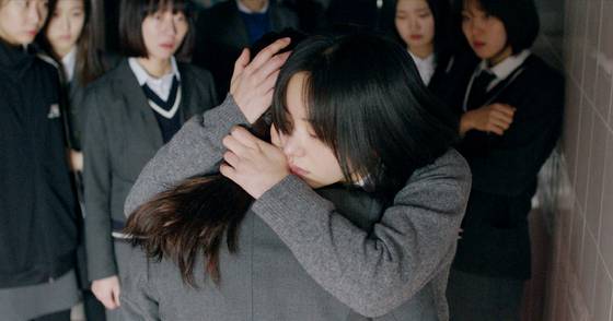 김의석 감독은 스스로를 투영한 영희 캐릭터에 거리를 두려는 마음과 안아주려는 마음을 오가며 이 영화를 만들었다고 했다. [사진 CGV아트하우스]