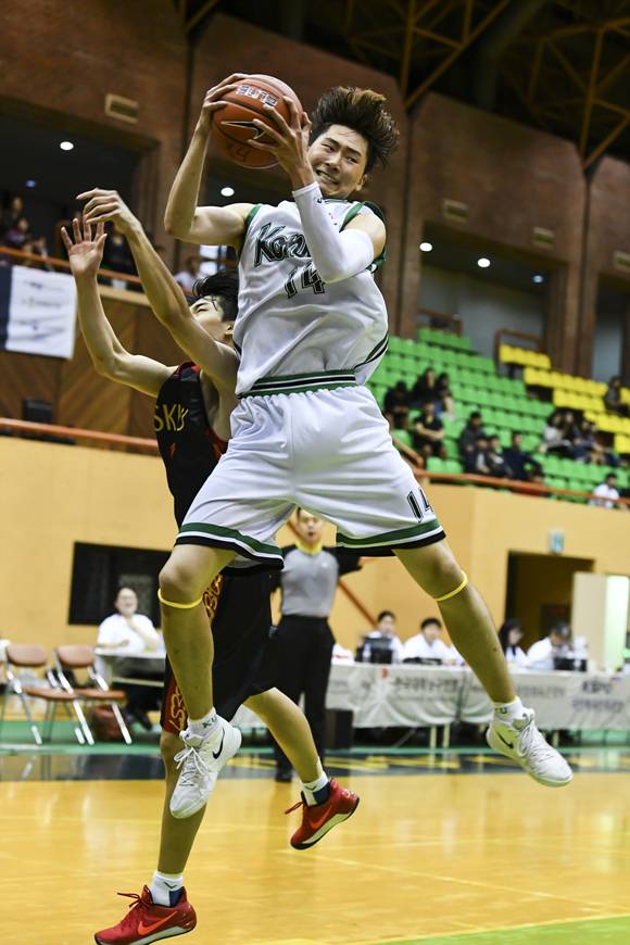 21일&nbsp;성균관대와&nbsp;맞대결에서&nbsp;대학농구리그&nbsp;첫&nbsp;20-10을&nbsp;기록한&nbsp;건국대&nbsp;주현우