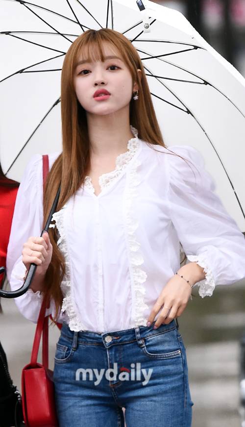 ▲ 오마이걸 유아 '분위기 범접불가'