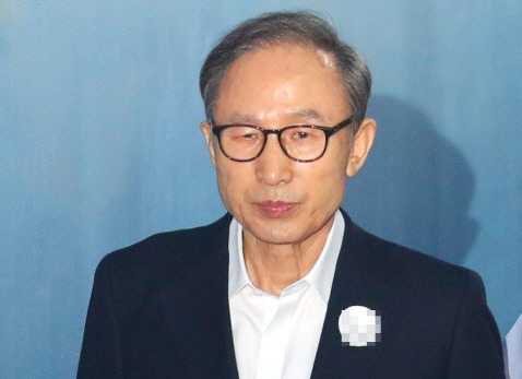 이명박 전 대통령. 그는 재임 기간 중 자행된 국정원의 정치공작에 대한 관련성을 부인해왔다. (사진=연합뉴스)