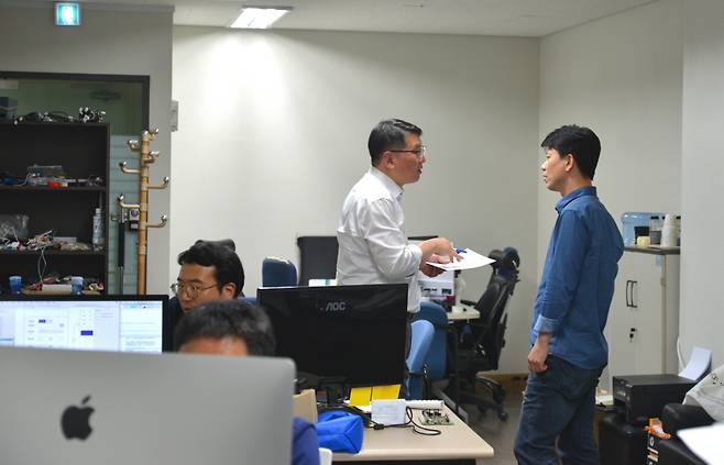 부천 춘의테크노파크에 위치한 위키박스 부설연구소, 제품/앱 개발 및 업체 요청 등을 결정/처리한다