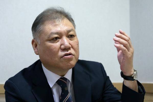 지난 19일 오전 서울 천호동의 한 스터디카페에서 권일용 전 팀장을 만나 인터뷰를 했다. 이날은 권 전 팀장이 현직에서 경험한 내용을 담은 책 ‘악의 마음을 읽는 자들(국내 최초 프로파일러의 연쇄살인 추적기)’이 출간된 날이기도 했다. 그는 2시간 동안 진행된 인터뷰에서 12년 전 정남규 사건과 관련해 모든 기억을 떠올릴만큼 꼼꼼하고 섬세했다./박상훈 기자