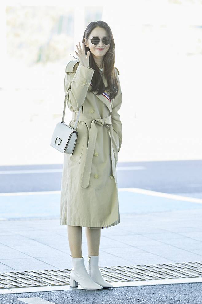 배우 신혜선. 버버리 제공