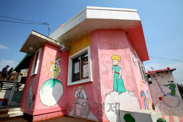 경남 통영의 ‘동피랑 벽화마을’