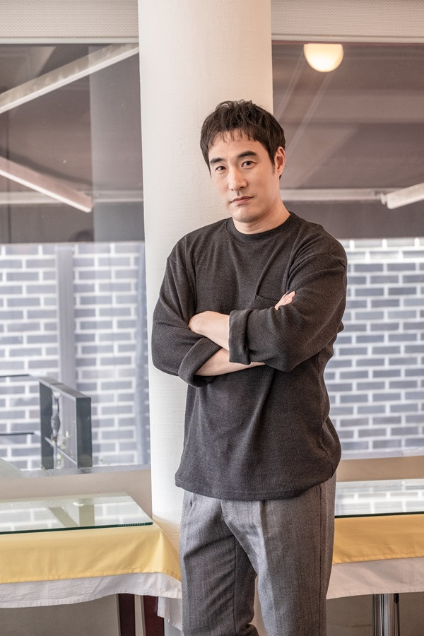 스크린과 안방극장을 오가며 인기를 누리고 있는 배성우. 제공|NEW