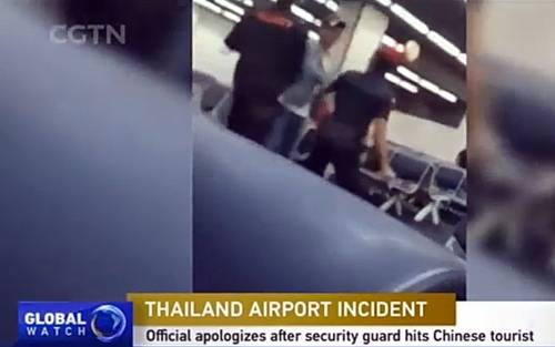 태국 공항경찰의 중국인 관광객 폭행장면 [중국국제텔레비전 화면 캡처]