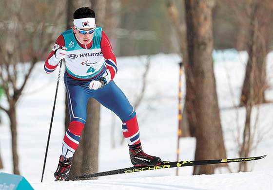 평창패럴림픽 바이애슬론 12.5㎞ 입식에 출전한 권상현이 오르막에서 힘을 내고 있다. [연합뉴스]