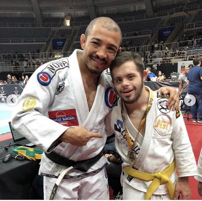 ▲ 최근 한 주짓수 대회에 참가한 조제 알도. BJ 펜, 그리고 장애인 선수들과 함께했다. ⓒ조제 알도 트위터