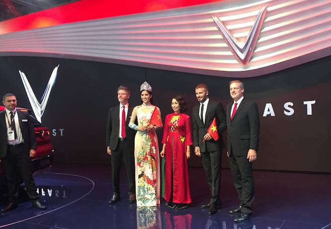 베트남 반패스트 행사에 참석한 전 영국 국가대표 축구선수 데이비드 베컴(오른쪽 두번째).