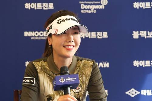 강수연의 인터뷰 모습. [KLPGA 제공=연합뉴스]