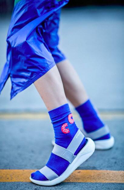 [크록스, ‘라이트라이드 샌들’]