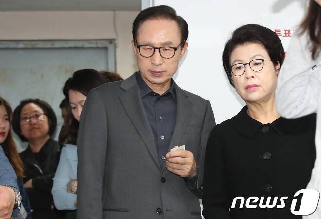 이명박 전 대통령과 부인 김윤옥 여사© News1