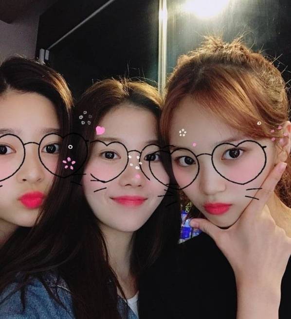 왼쪽부터 김민주, 권은비, 김채원