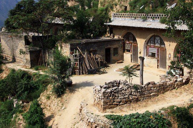 할머니 집 앞마당에서 내다보는 풍경.