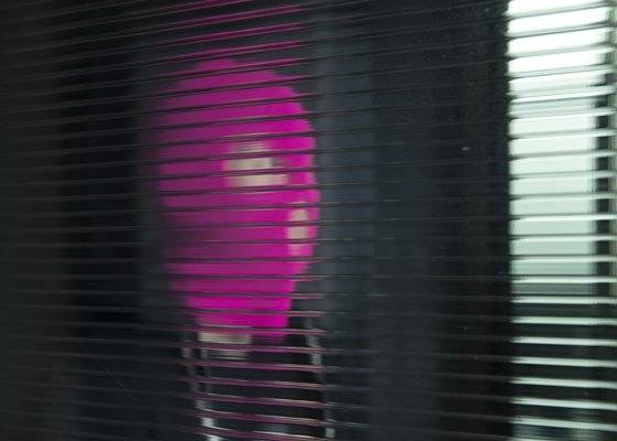 정체분명의 래퍼 '마미손'. 지난 22일 그의 노래 '소년점프'가 탄생한 서울 군자동의 한 작업실에서 포즈를 취하고 있다. 권혁재 사진전문기자, 장소협찬=예요사운드