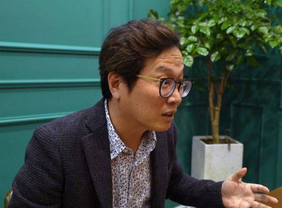 맛 칼럼니스트 황교익씨가 지난 16일 국민일보와의 인터뷰에서 최근 논란에 대해 말하고 있다.