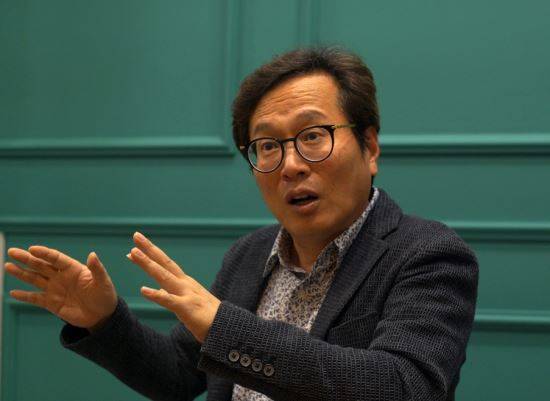 맛 칼럼니스트 황교익씨가 지난 16일 국민일보와의 인터뷰에서 최근 논란에 대한 생각을 말하고 있다.