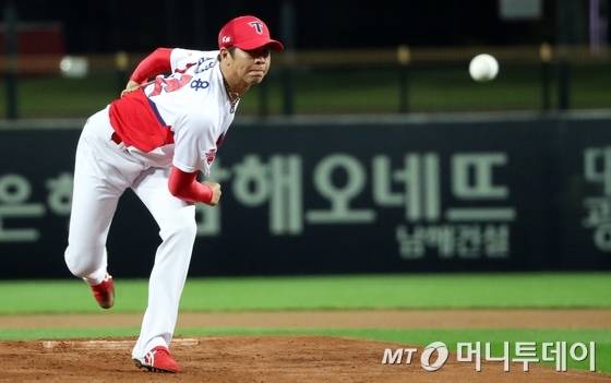 지난 10월12일 오후 광주 KIA-챔피언스필드에서 열린 '2018 신한은행 마이카 KBO리그' 프로야구 경기에서 KIA 선발 임창용이 역투를 하고 있다. /사진=머니투데이 DB