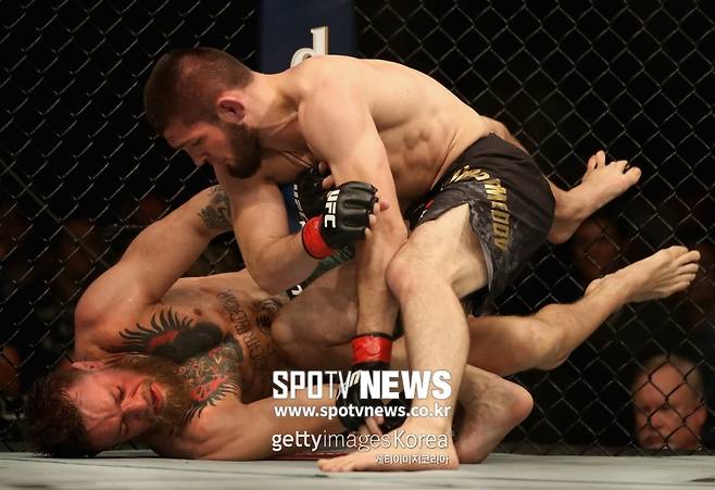 ▲ UFC 라이트급 챔피언 하빕 누르마고메도프의 레슬링은 웰터급에서도 통할까? 콜비 코빙턴은 그럴 리 없다고 잘라 말한다.