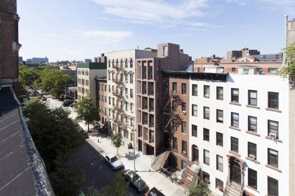 김 교수가 미국 뉴욕시 130번가에 설계한 '57E130 콘도미니엄'. /ⓒ이호경