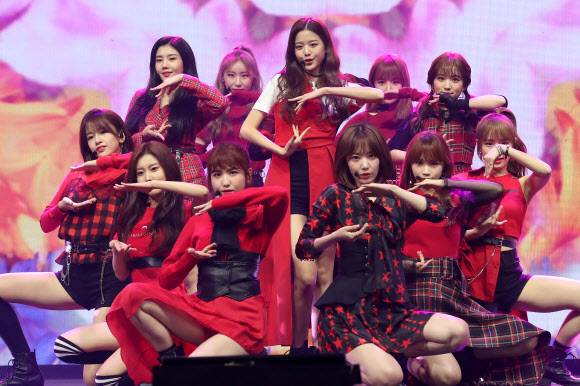 - 아이즈원. 연합뉴스