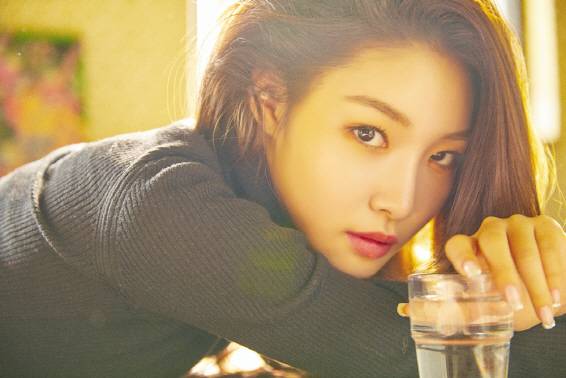 술 청하의 새 모델 가수 청하. (사진=롯데주류)