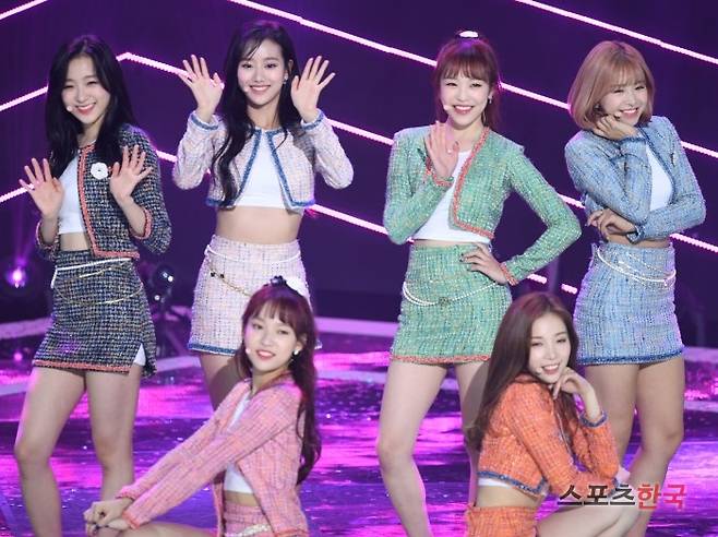 '더 쇼' 무대에 선 에이프릴. 사진=장동규 기자 jk31@hankooki.com