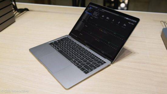 애플이 공개한 새 맥북에어. 레티나 디스플레이를 탑재했다. (사진=씨넷)