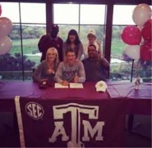 카메론 챔프의 가족사진. 뒷줄은 왼쪽부터 할아버지, 여동생, 할머니이고, 앞줄 좌우는 아버지와 어머니다.