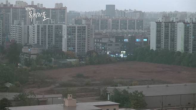 ▲ 다이옥신 오염 사실이 확인된 부평미군기지 내 주한미군 폐기물처리장(DRMO) 부지, 근처 아파트 단지가 보인다.