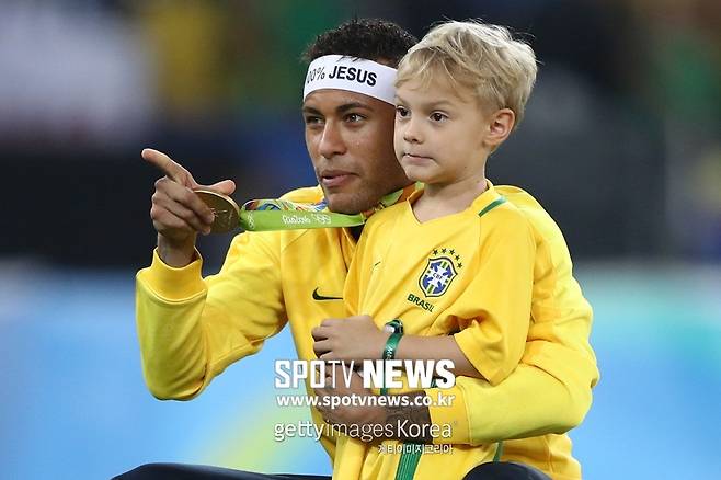 ▲ 네이마르와 아들 다비 루카. 부자지간이다.